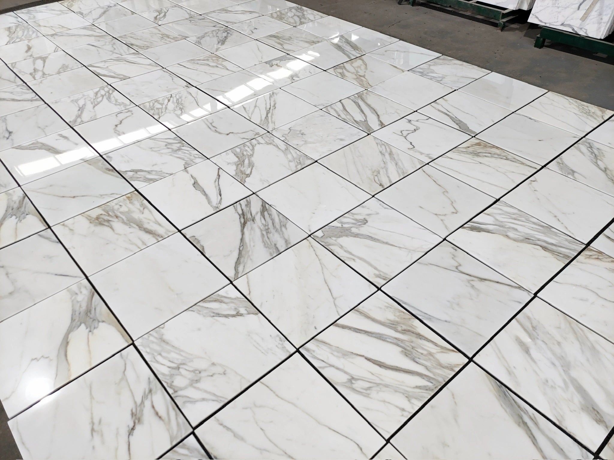 Italian Calacatta Gold marble tile 18x18 polished, warehouse layout photo highlighting tone and veining range.